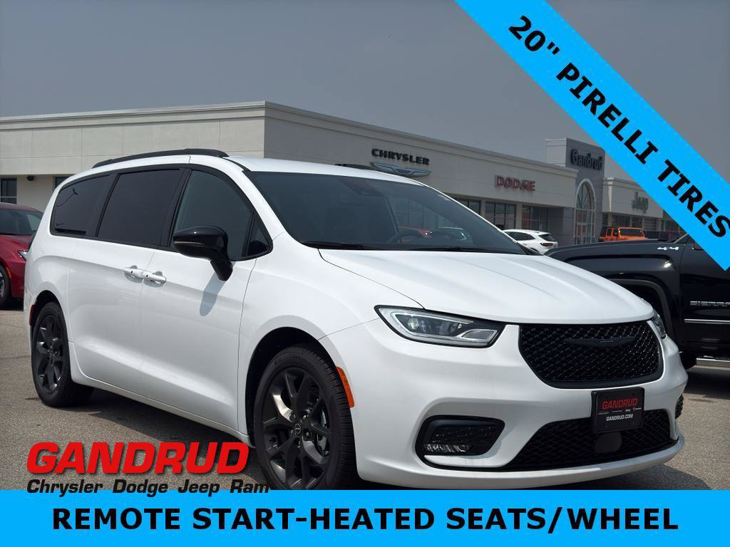 New 2026 Chrysler Pacifica Select w/ S Appearance Package FWD image 1
