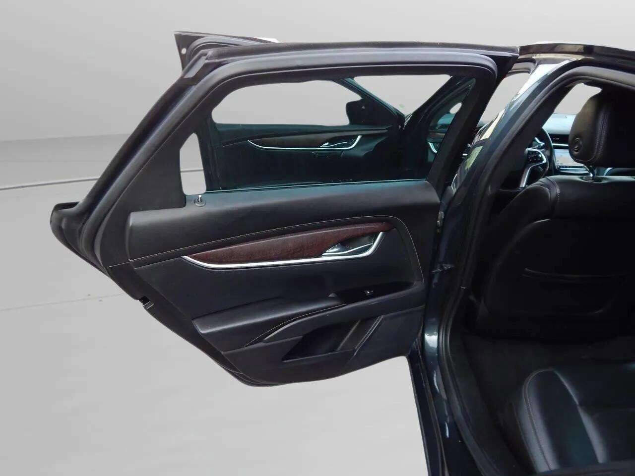 Used 2019 Cadillac XTS Luxury image 32