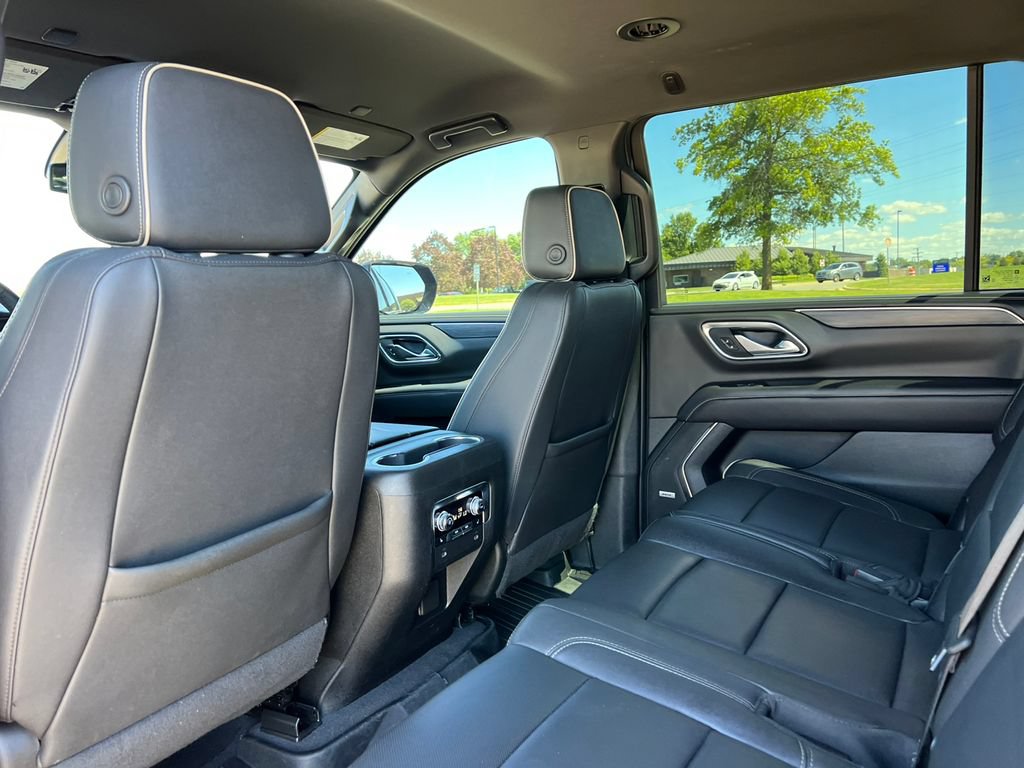 Used 2024 GMC Yukon XL SLT w/ SLT Luxury Package AWD/4WD image 44