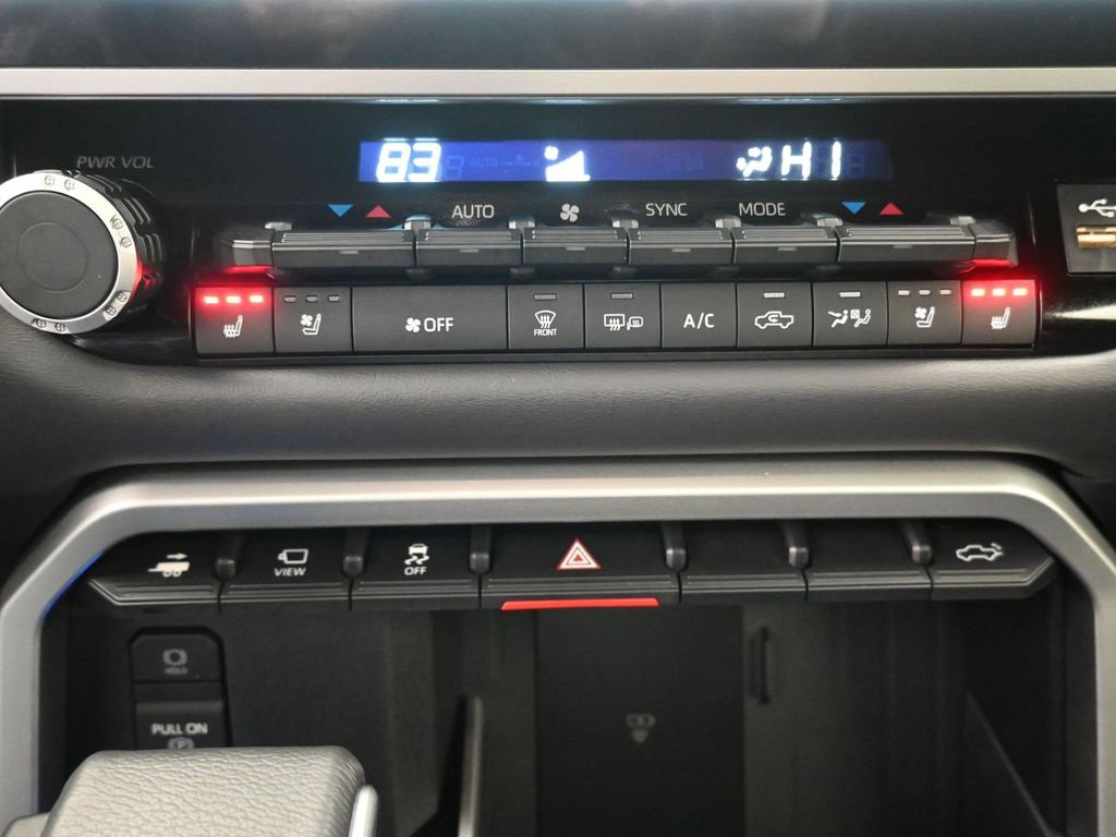 Used 2025 Toyota Tundra Platinum image 25