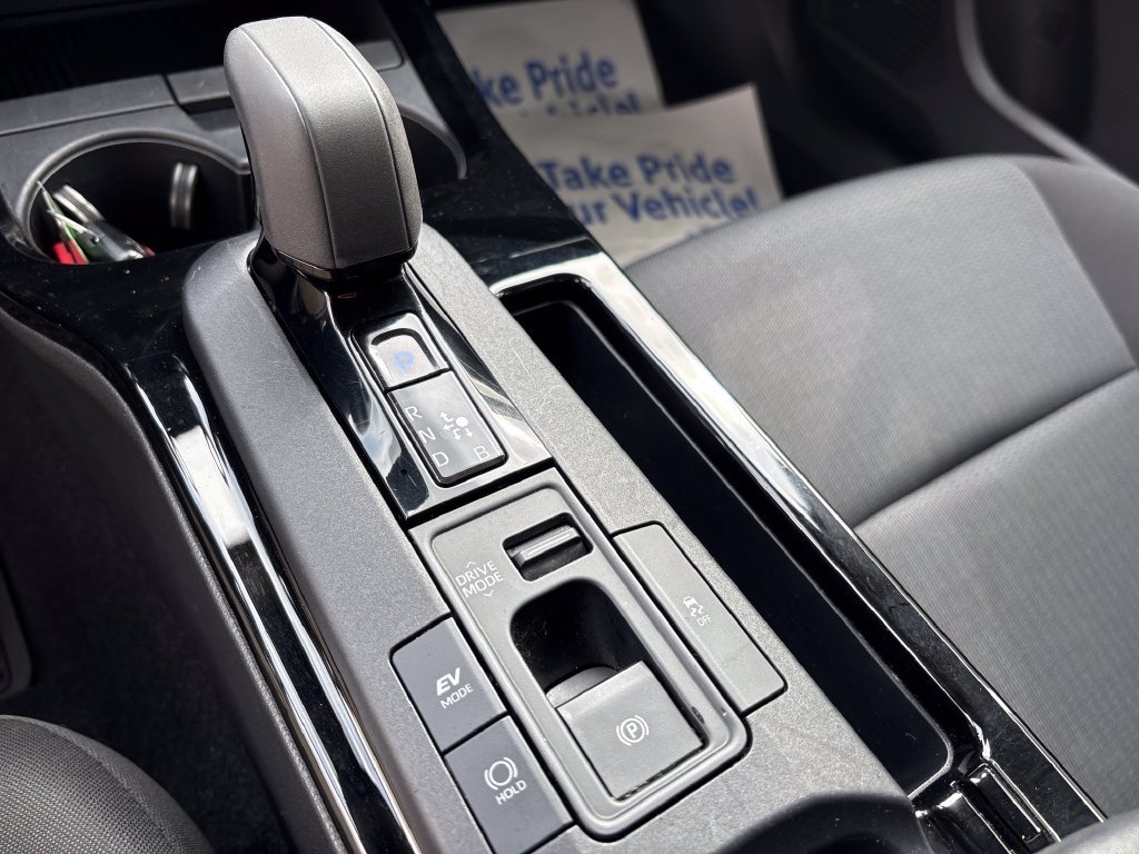 Used 2025 Toyota Prius LE FWD image 11