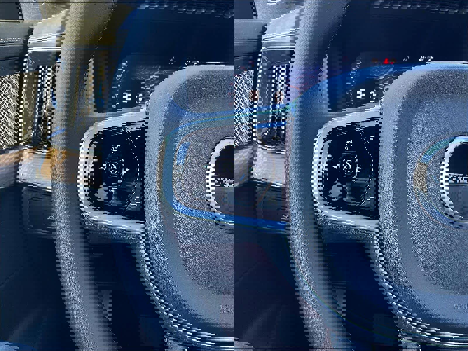 New 2026 Volvo XC90 B6 Plus w/ Protection Package Premier image 17