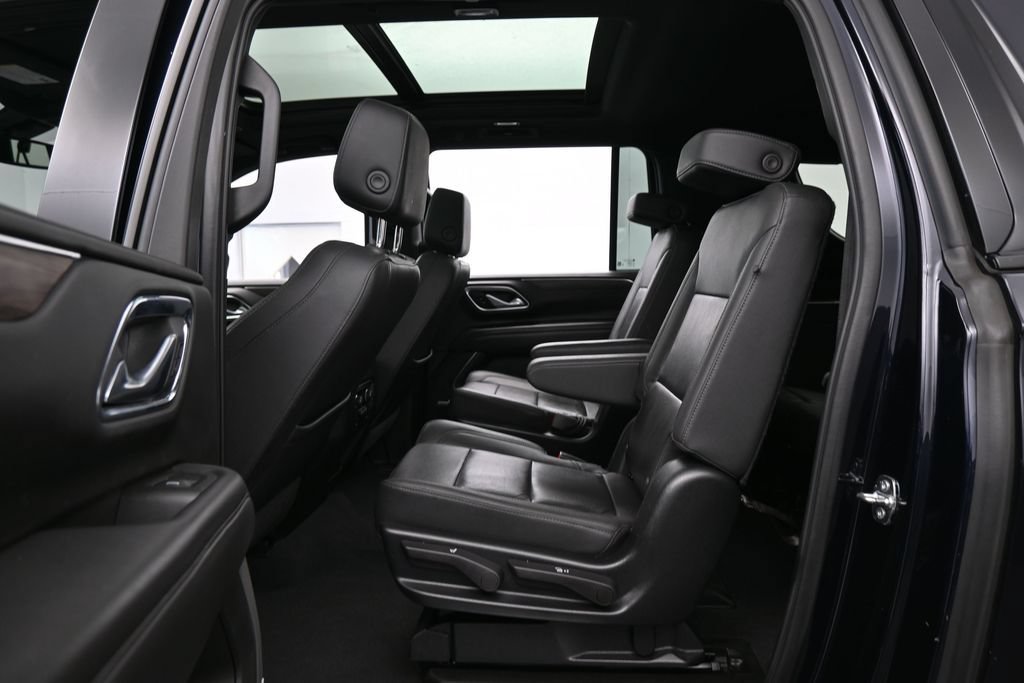 Used 2022 Chevrolet Suburban Z71 w/ Luxury Package AWD/4WD image 40