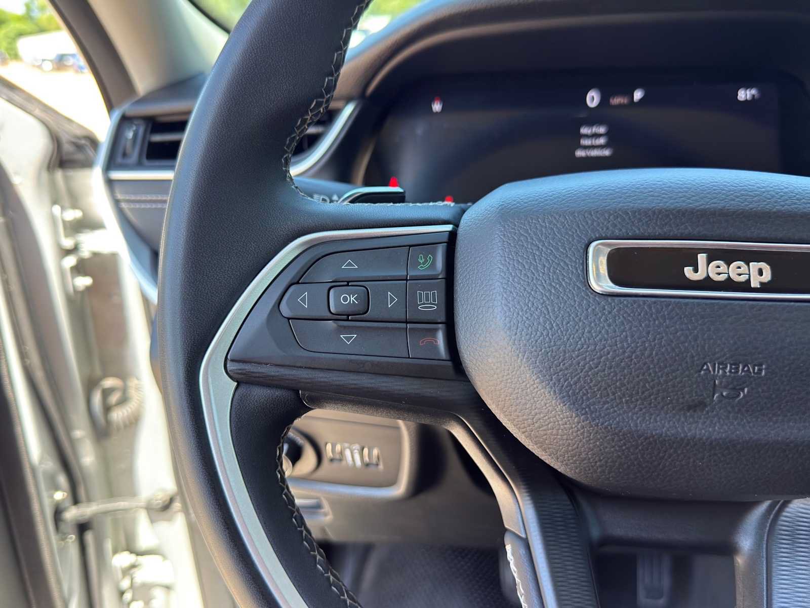 Used 2023 Jeep Grand Cherokee Laredo RWD image 21