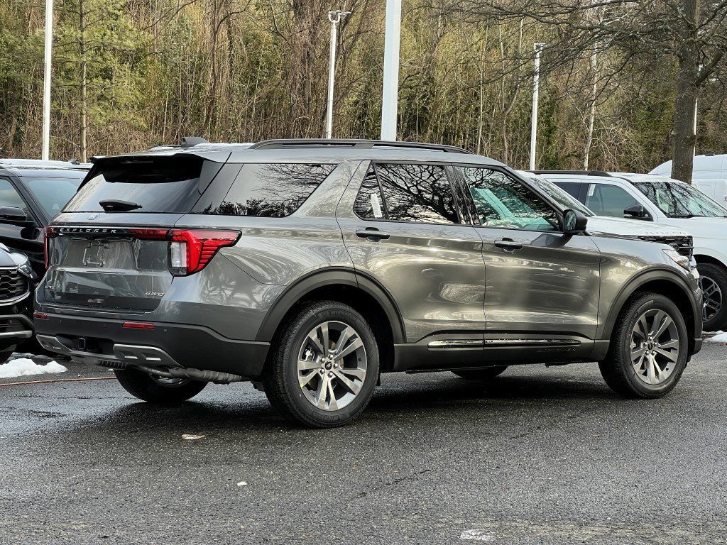New 2026 Ford Explorer Active w/ Active Comfort Package AWD/4WD image 4