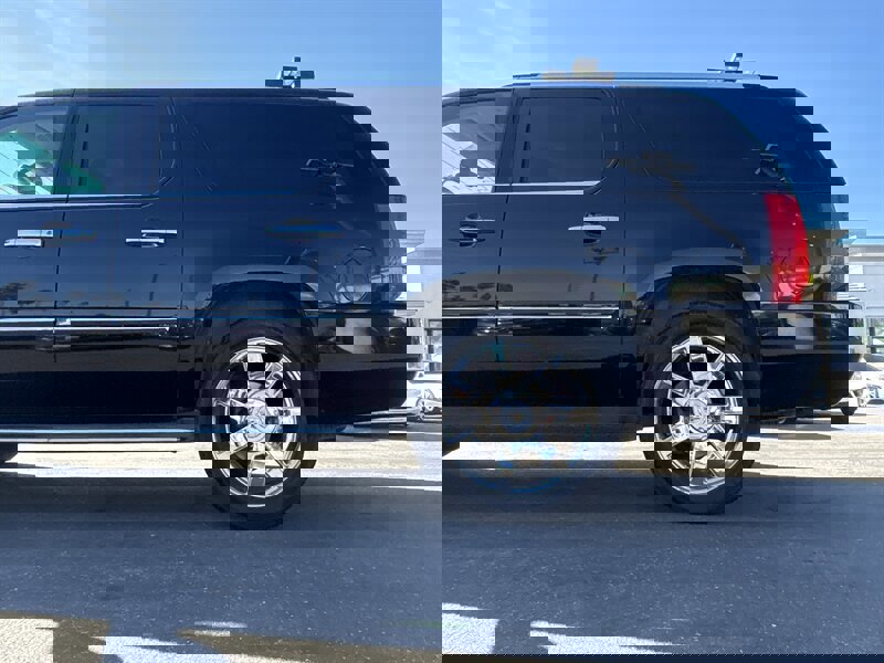 Used 2009 Cadillac Escalade ESV AWD image 12