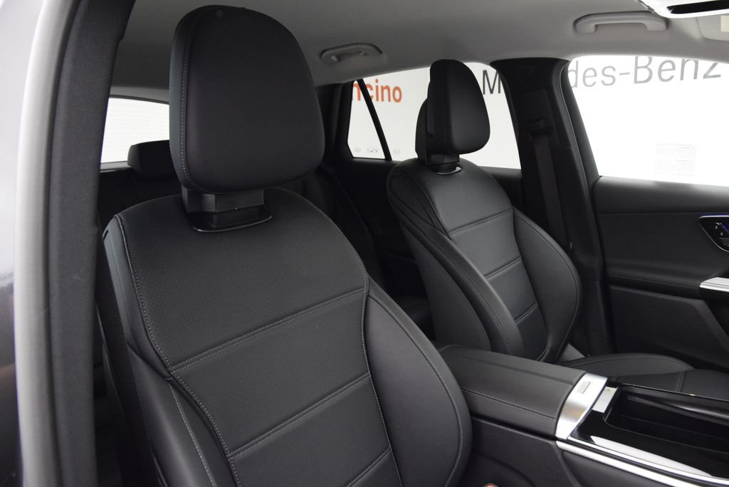 Used 2025 Mercedes-Benz GLC 350e 4MATIC image 16