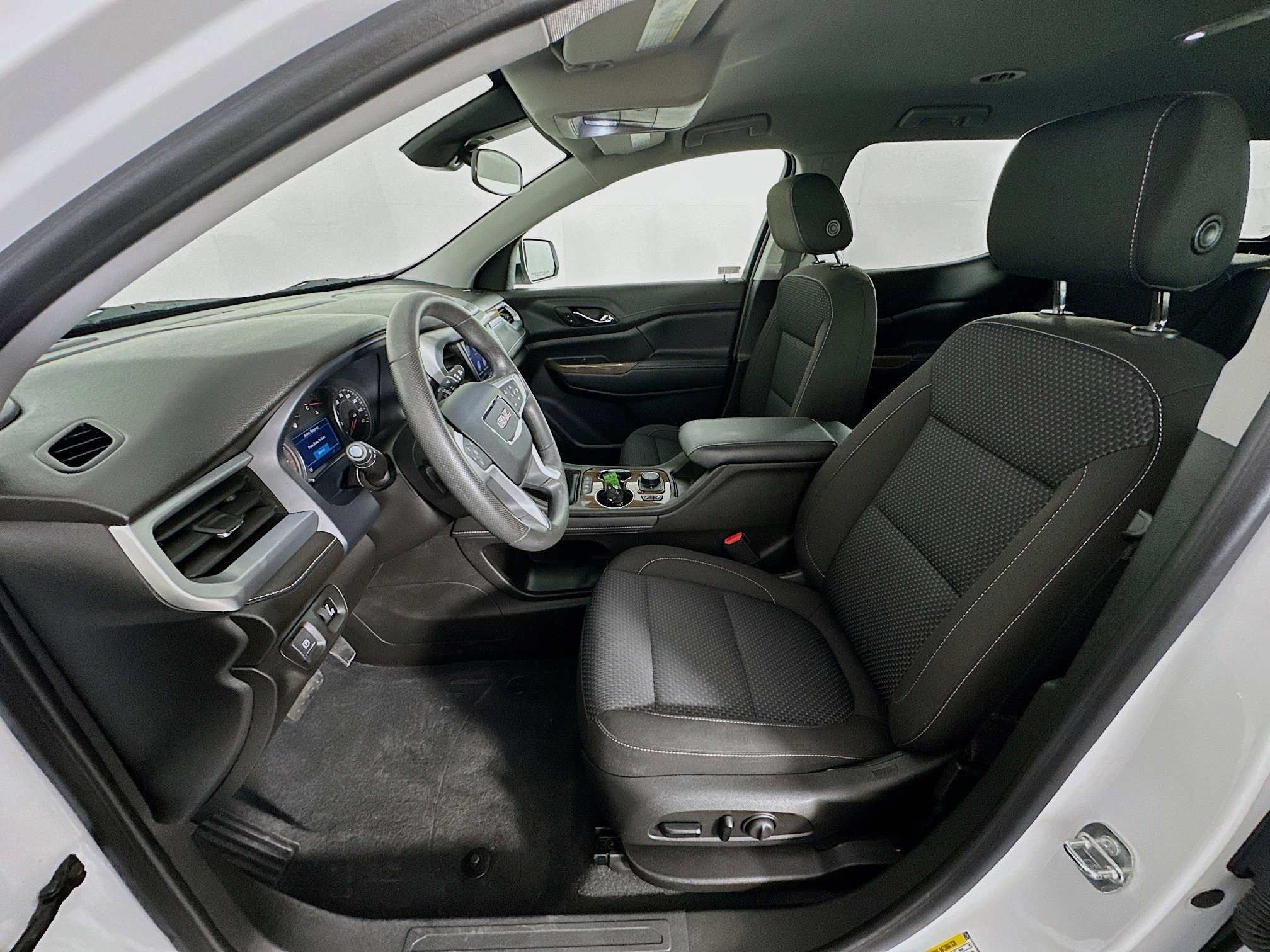 Used 2023 GMC Acadia SLE w/ Driver Convenience Package image 13