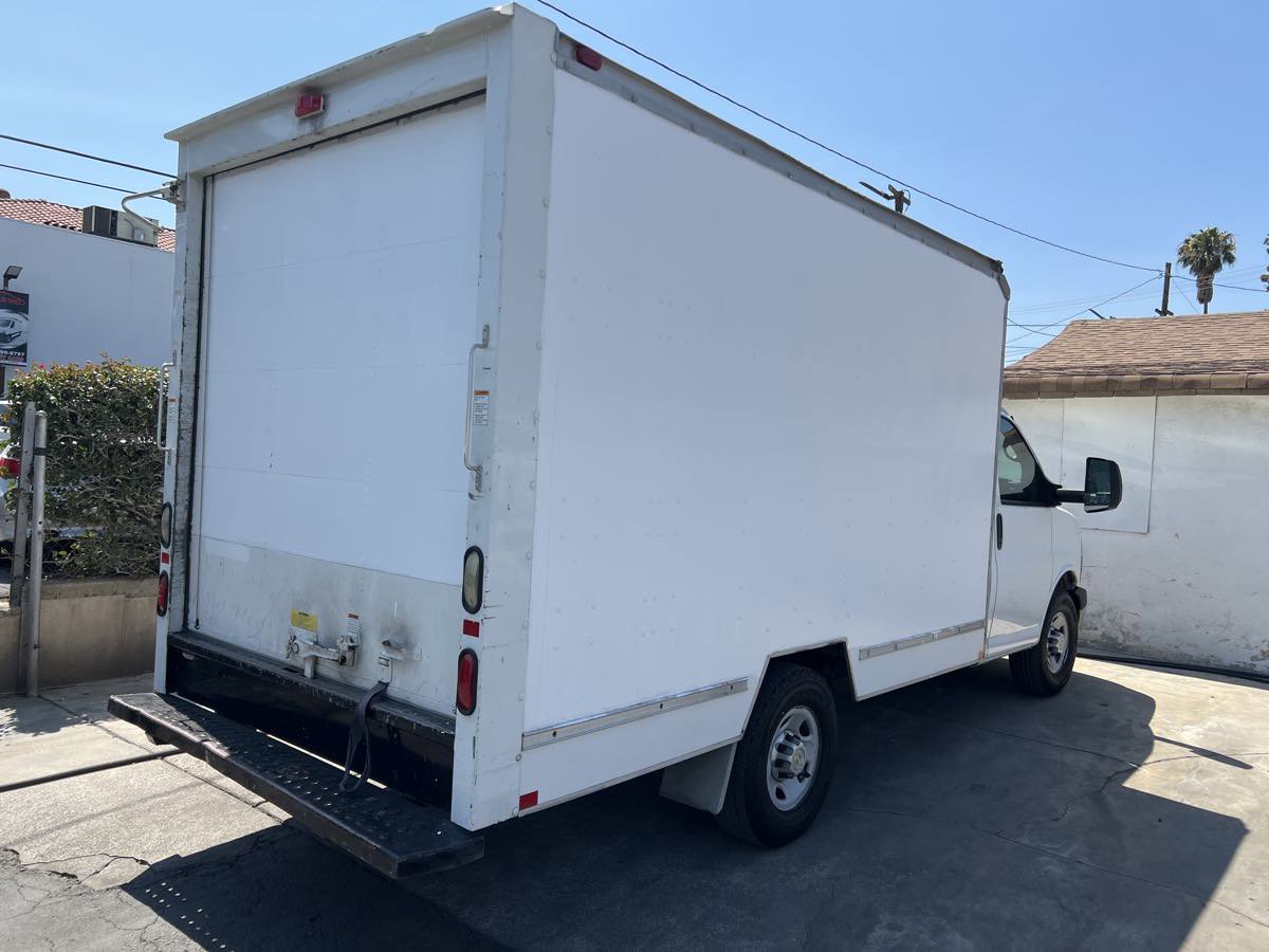 Used 2013 Chevrolet Express 3500 w/ Chrome Appearance Package image 4