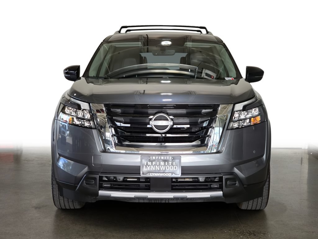 Used 2025 Nissan Pathfinder Platinum AWD/4WD image 2