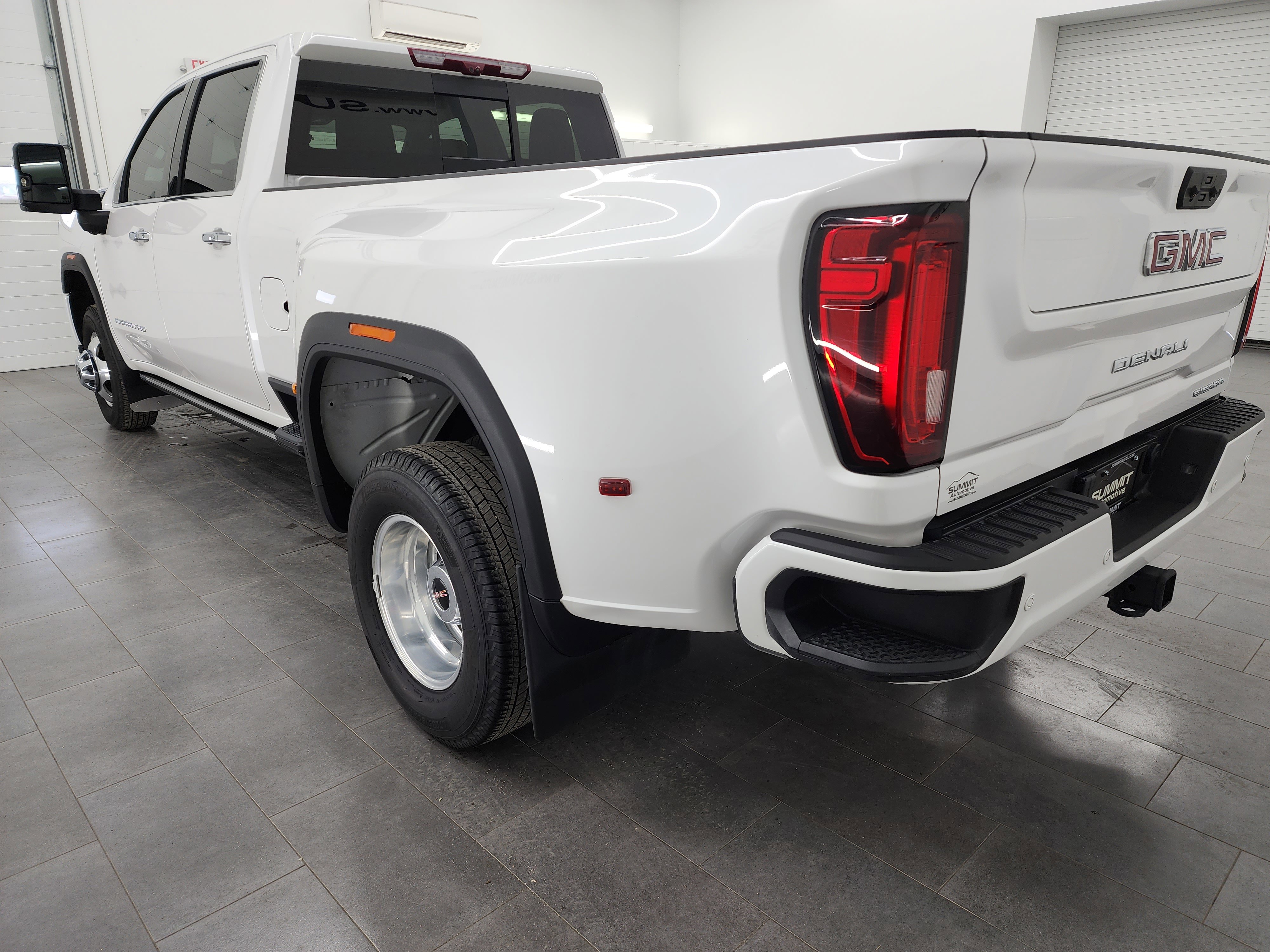 Used 2023 GMC Sierra 3500 Denali w/ Denali Ultimate Package image 6