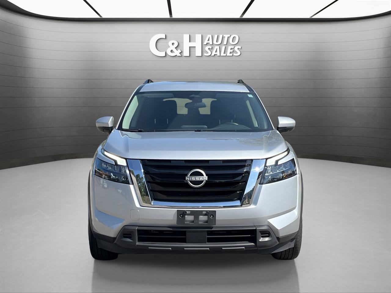 Used 2024 Nissan Pathfinder SV FWD image 2
