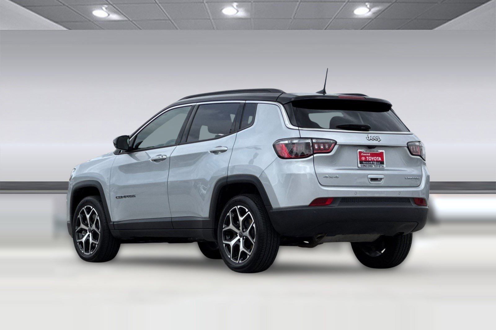 Used 2025 Jeep Compass Limited AWD/4WD image 7