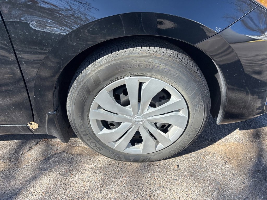 Used 2025 Nissan Versa S w/ Trunk Package image 2