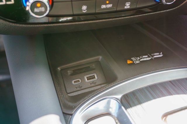 Used 2023 Buick Enclave Essence image 34