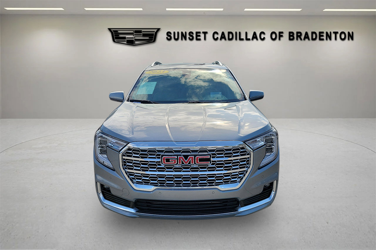 Used 2023 GMC Terrain Denali image 2