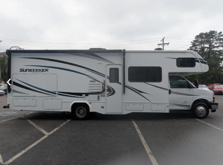 Used 2019 Chevrolet Express 4500 w/ RV Package RWD image 5