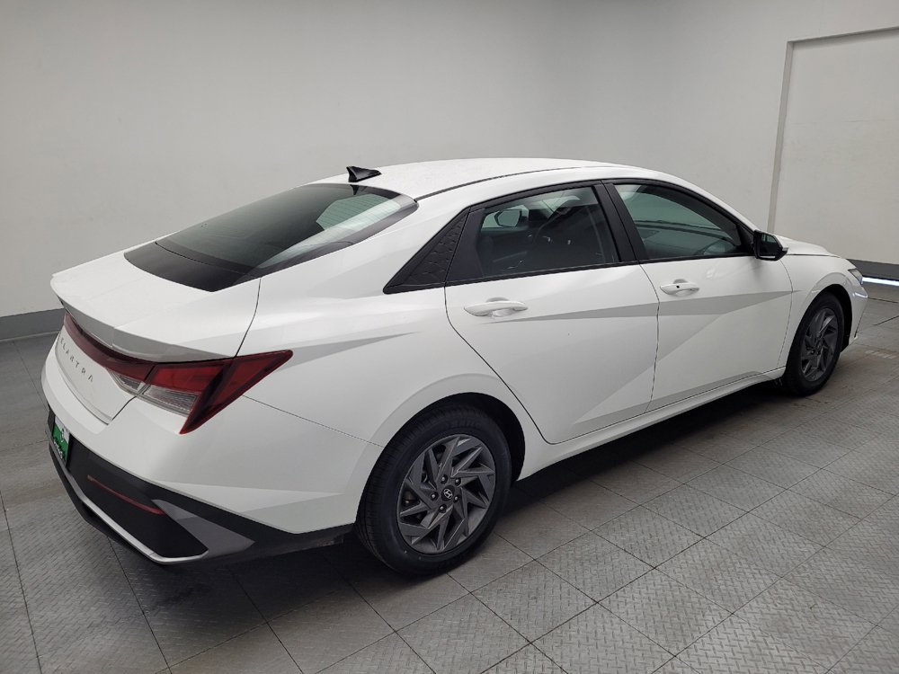 Used 2024 Hyundai Elantra SEL FWD image 9