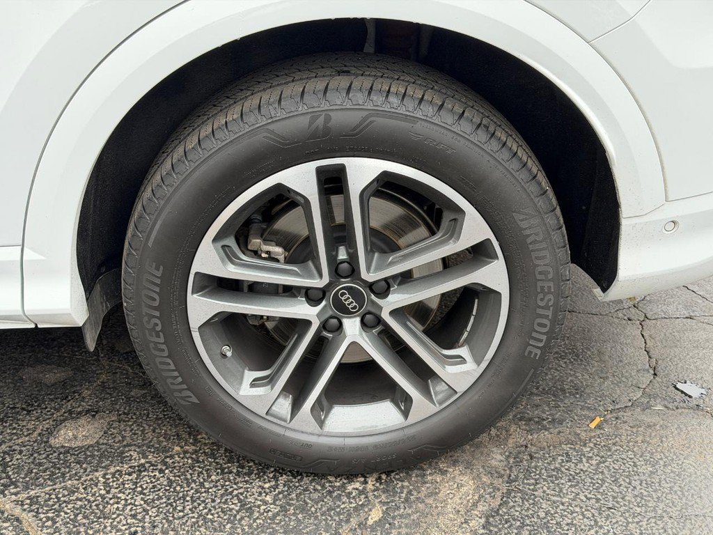 Used 2025 Audi Q5 Premium w/ Convenience Package image 7