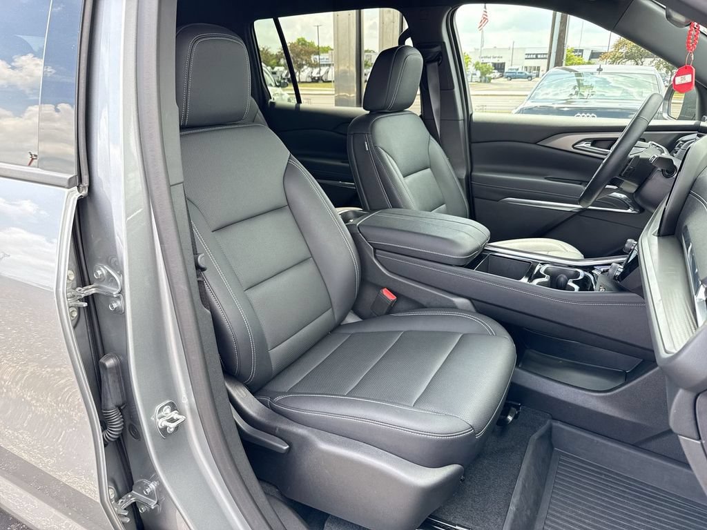 Used 2025 Chevrolet Traverse LT w/ Driver Confidence Package AWD/4WD image 26