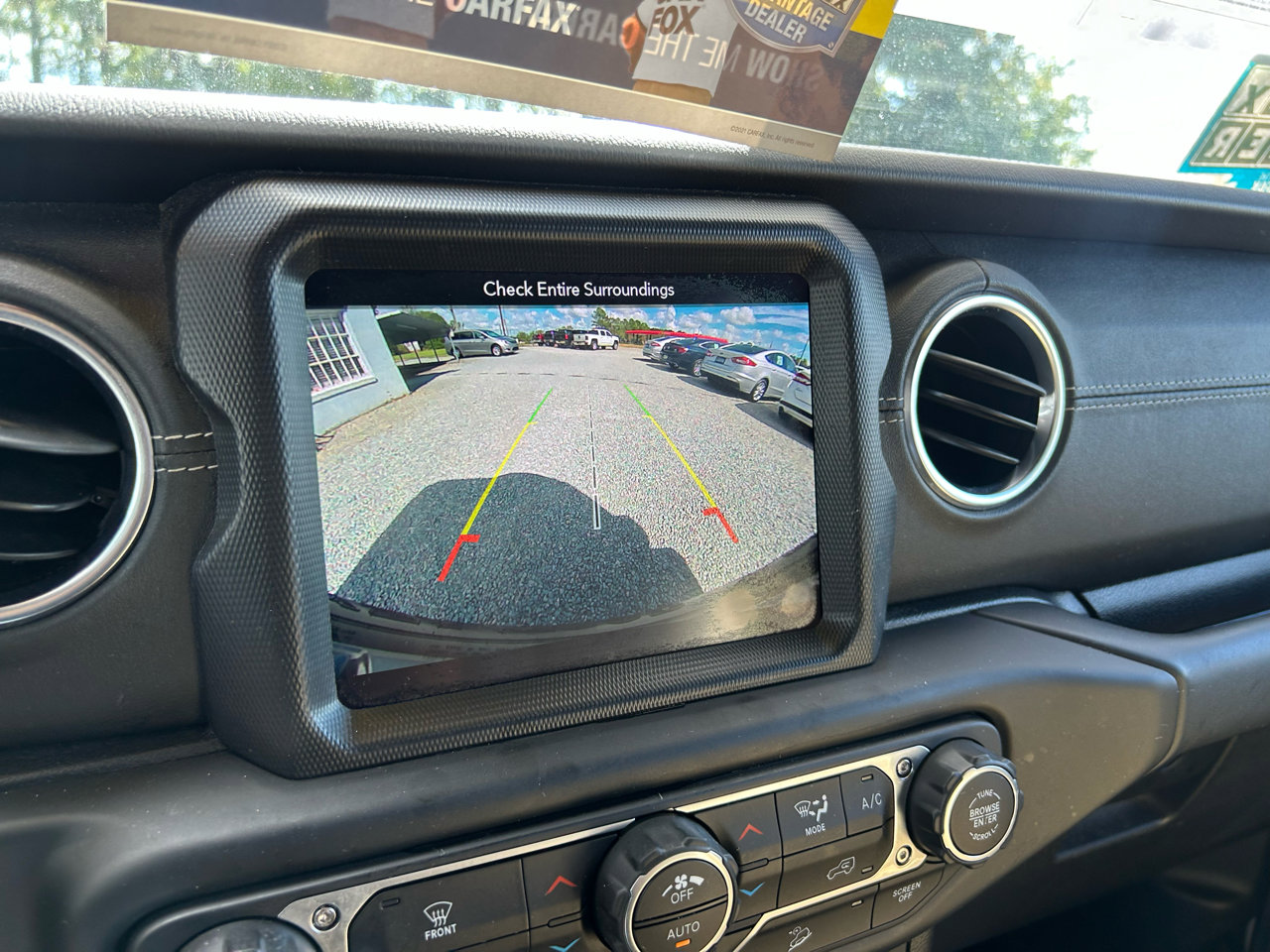 Used 2019 Jeep Wrangler Unlimited Sahara image 23