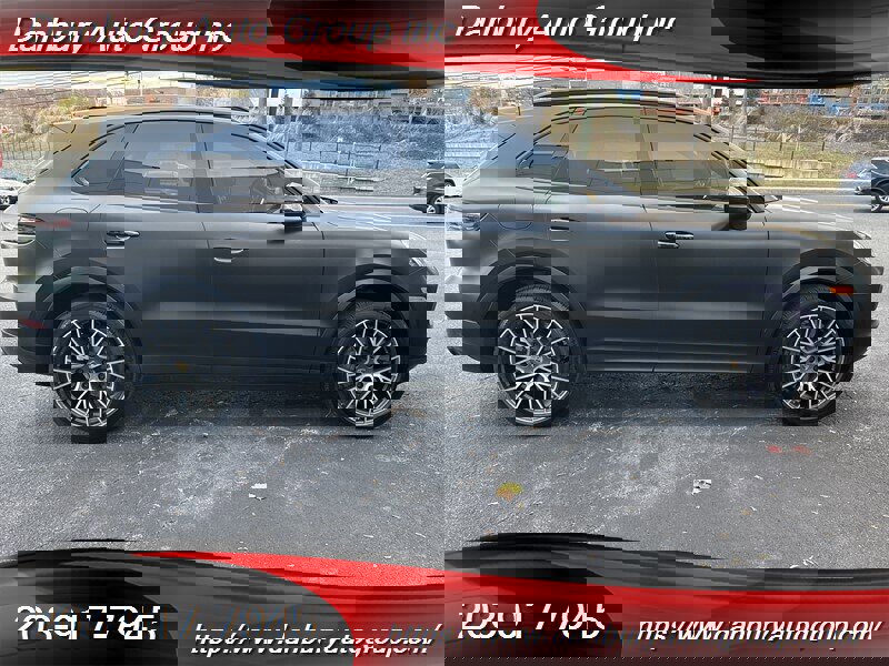 Used 2021 Porsche Cayenne S w/ Premium Package image 8