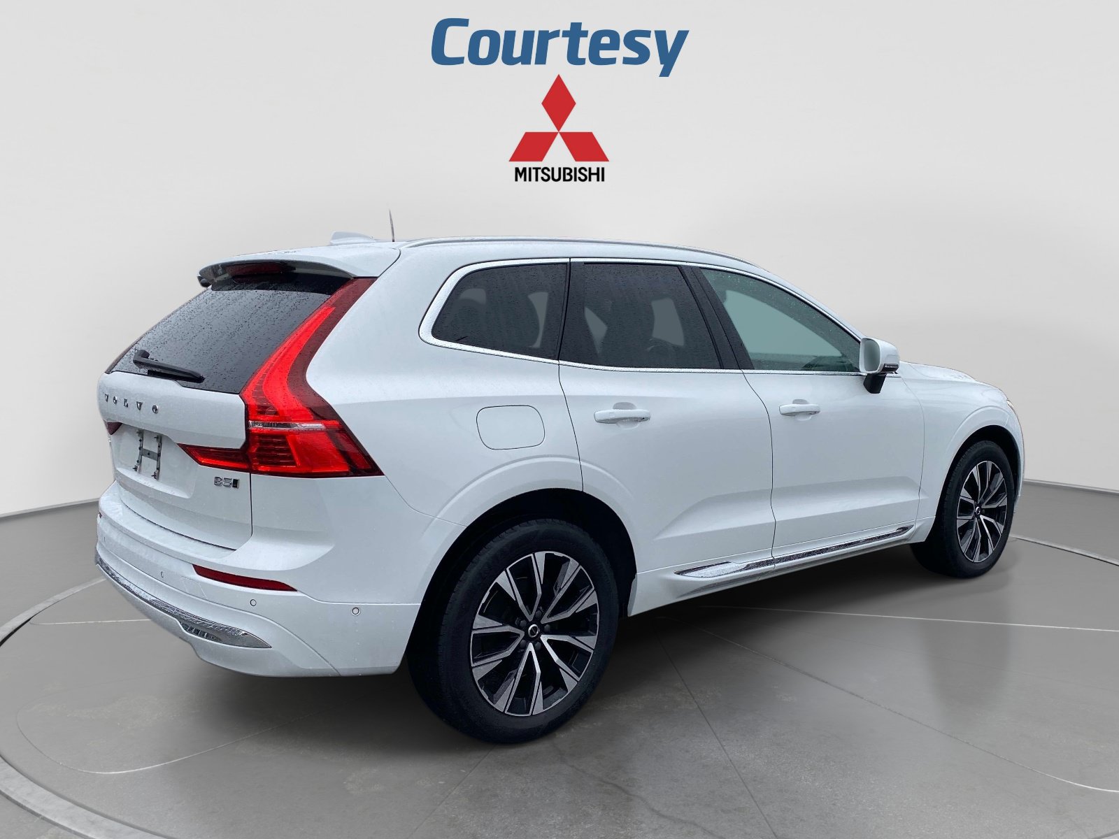 Used 2023 Volvo XC60 B5 Plus AWD/4WD image 8