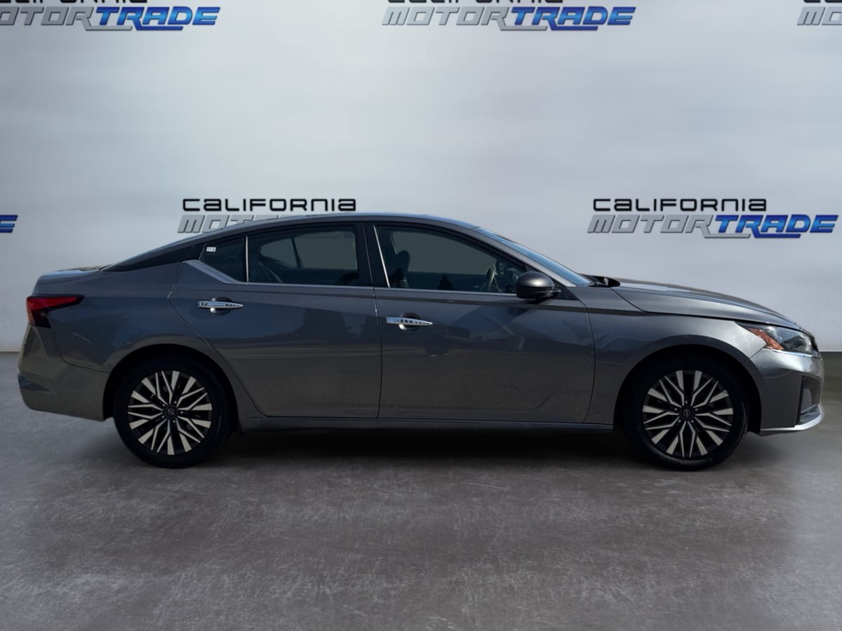 Used 2024 Nissan Altima 2.5 SV FWD image 4