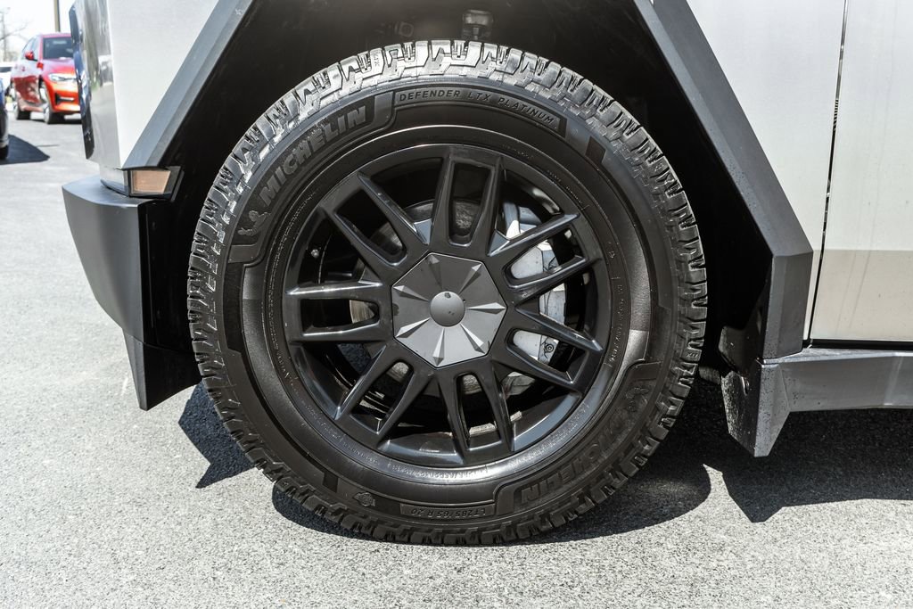 Used 2025 Tesla Cybertruck AWD Crew Cab image 32