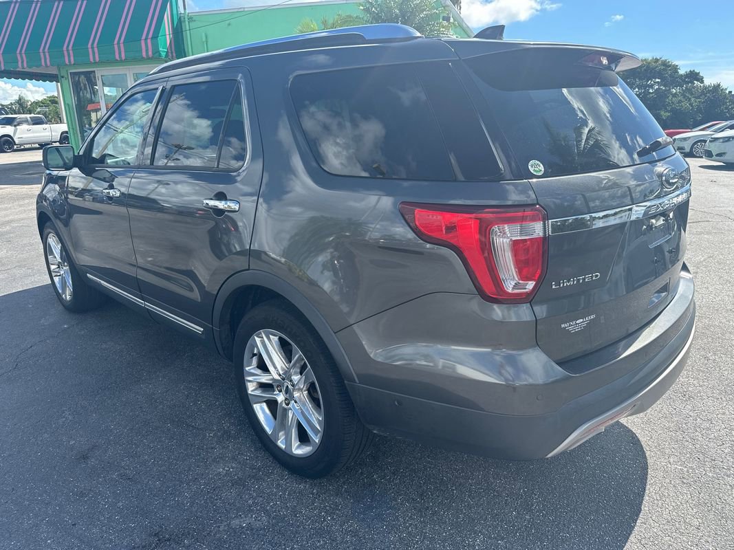 Used 2017 Ford Explorer Limited w/ Equipment Group 301A image 4
