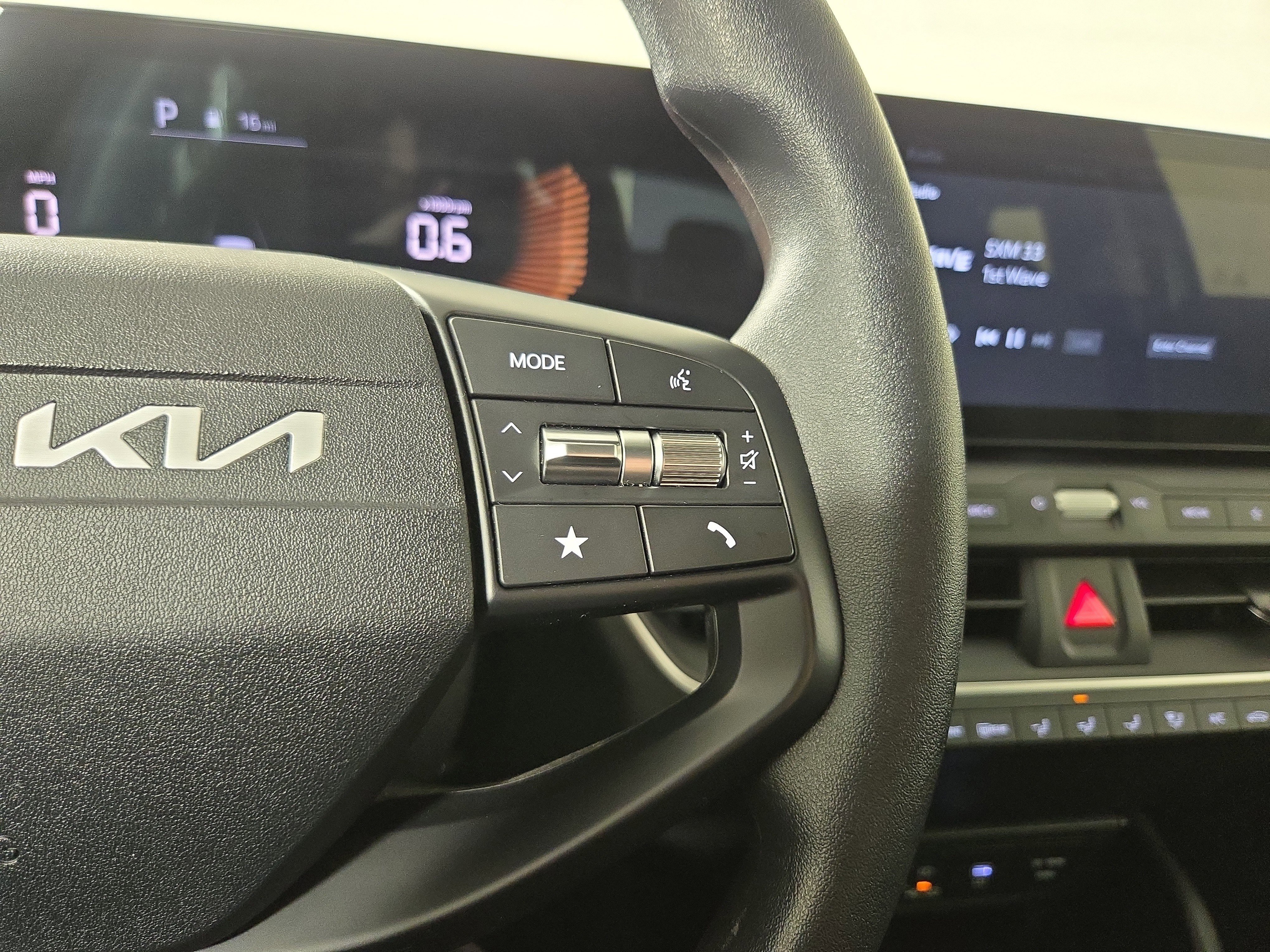 Used 2025 Kia K4 LXS image 16