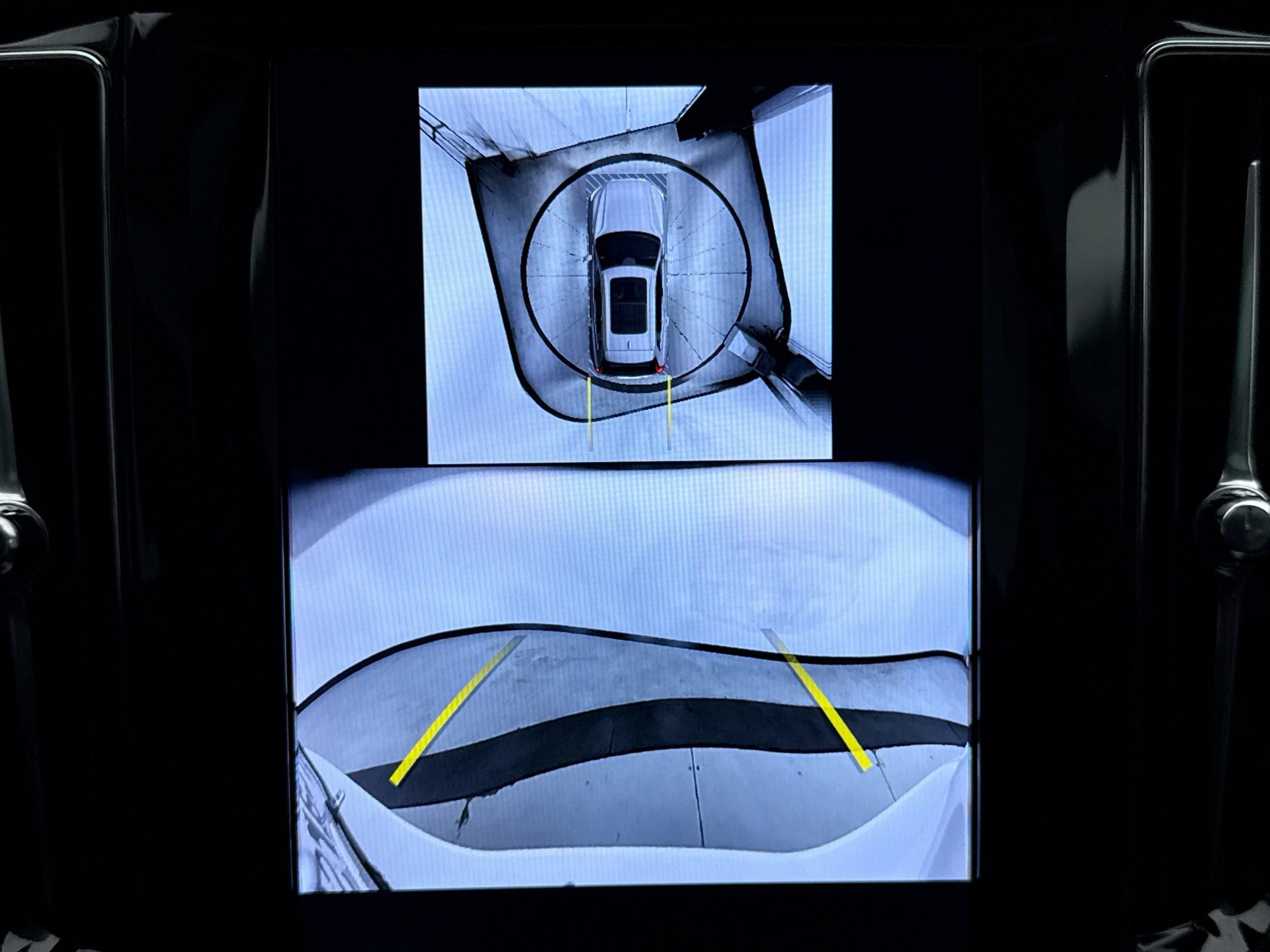 Used 2025 Volvo XC60 B5 Plus image 16