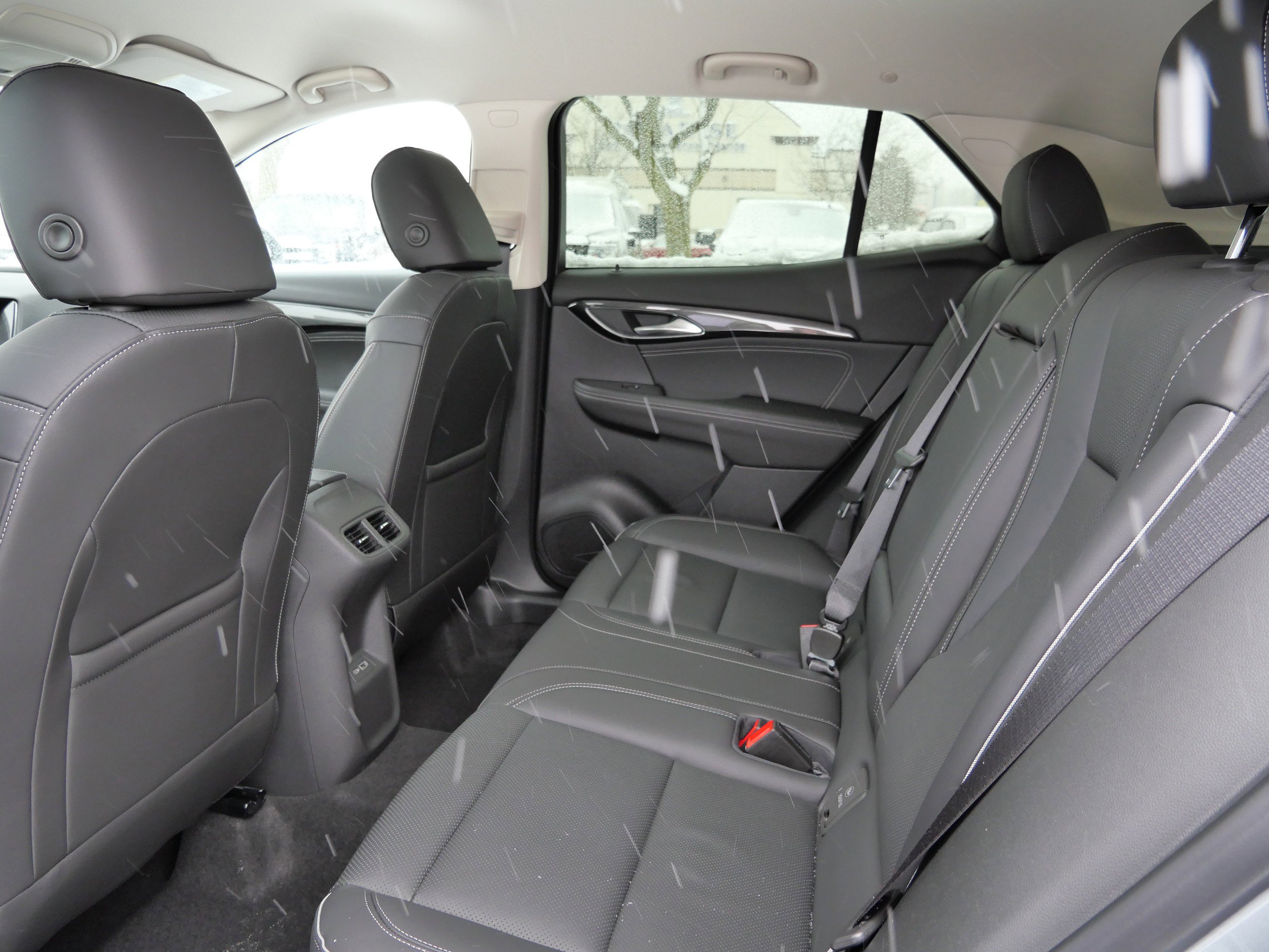 Used 2023 Buick Envision Essence image 13