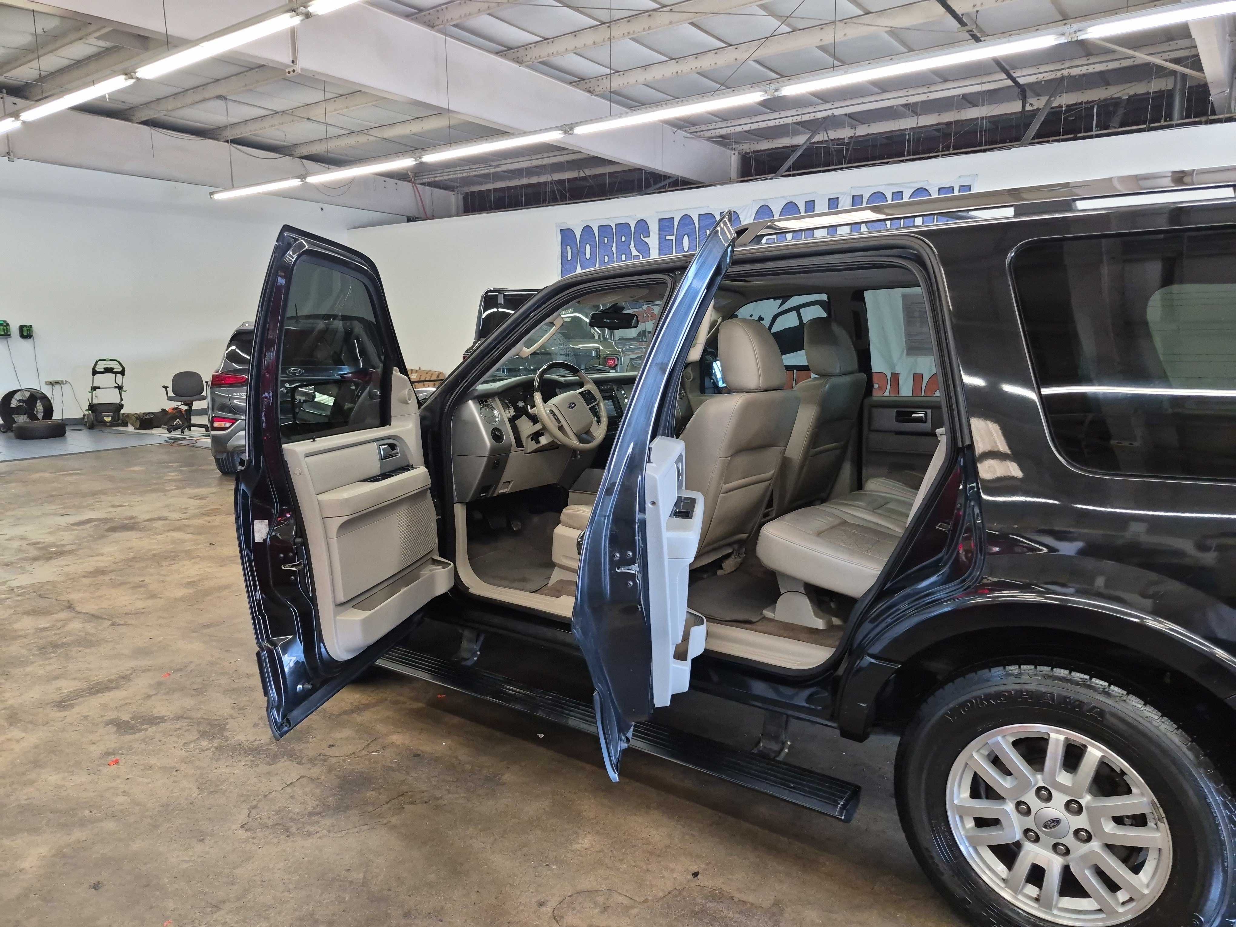 Used 2014 Ford Expedition Limited w/ Equipment Group 301A RWD image 14