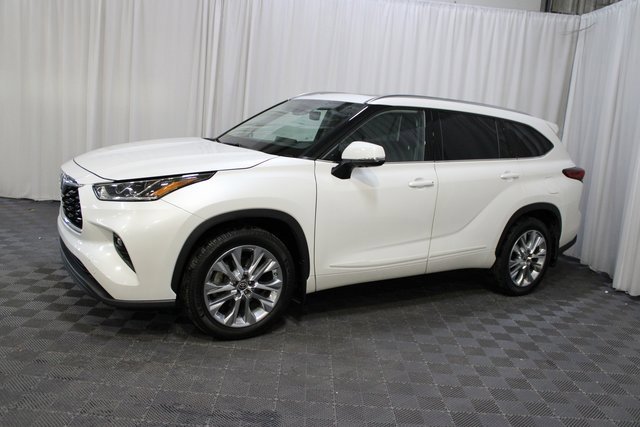 Used 2020 Toyota Highlander Limited image 3