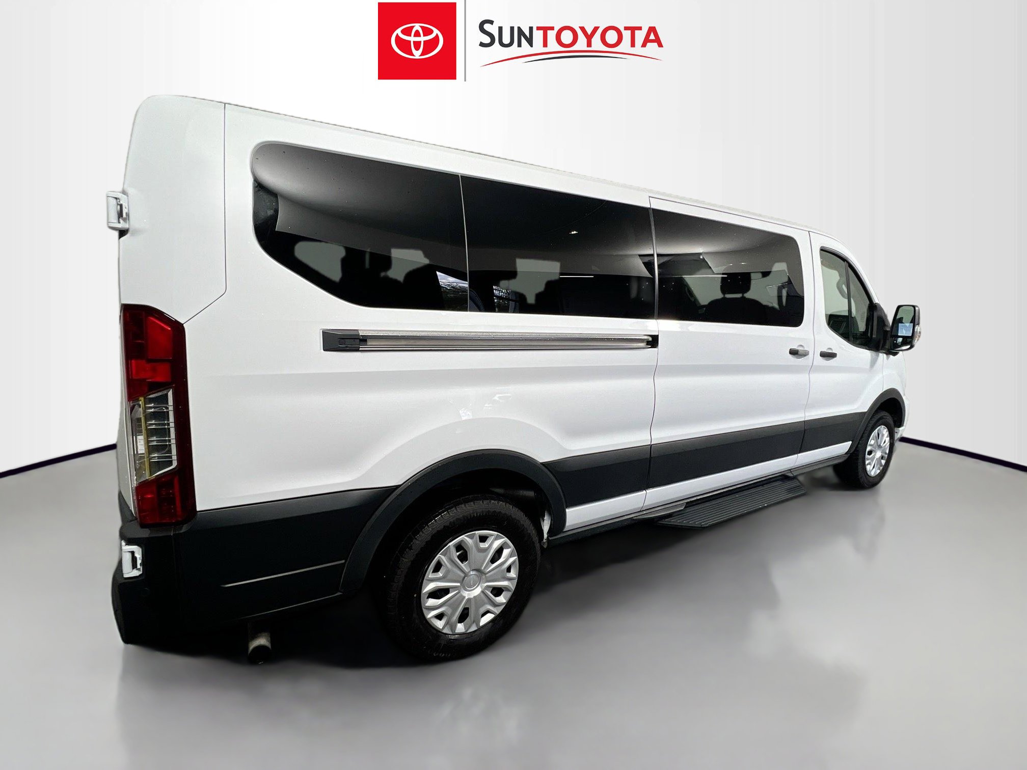 Used 2023 Ford Transit 350 XLT image 4