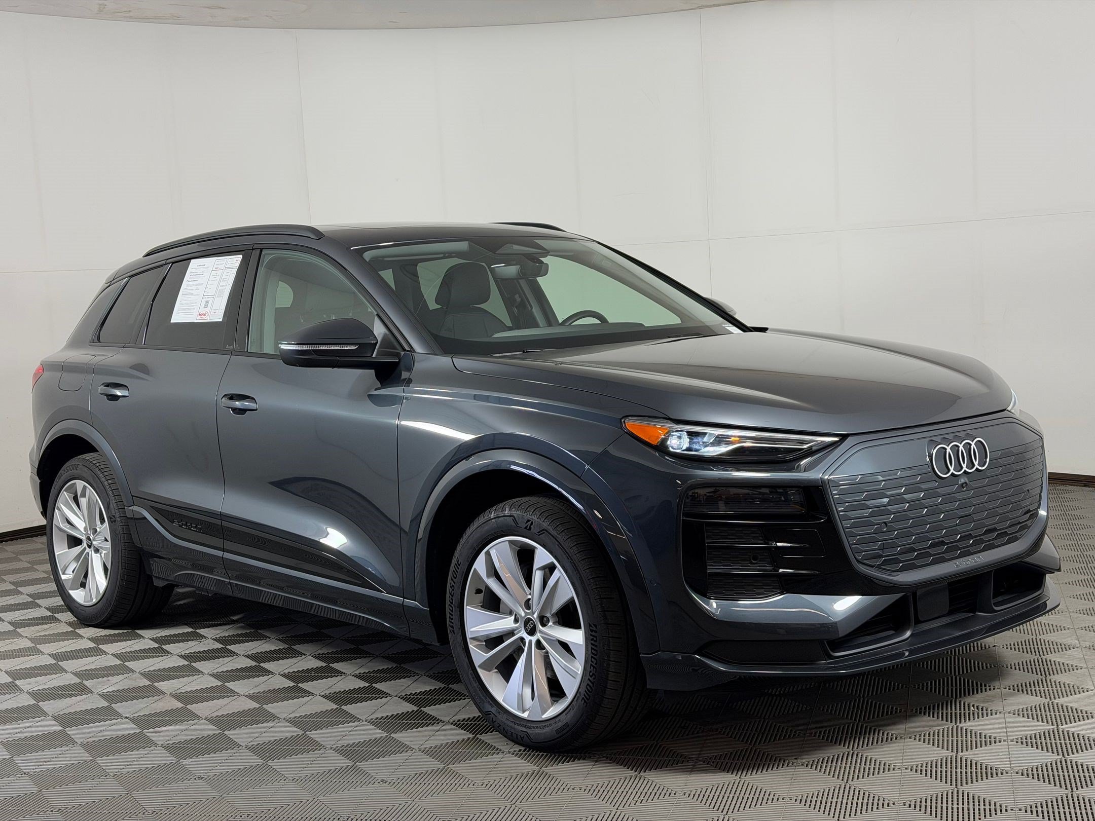 Used 2025 Audi Q6 e-tron Premium w/ Convenience Package RWD image 7