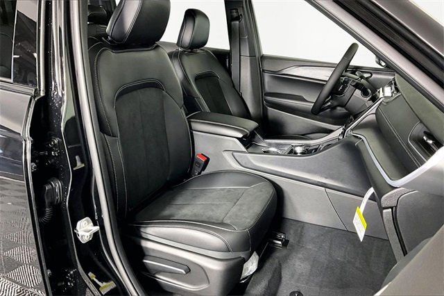 New 2025 Jeep Grand Cherokee L Altitude image 12