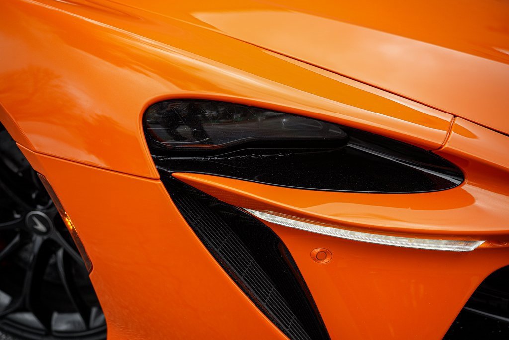 Used 2023 McLaren Artura image 8