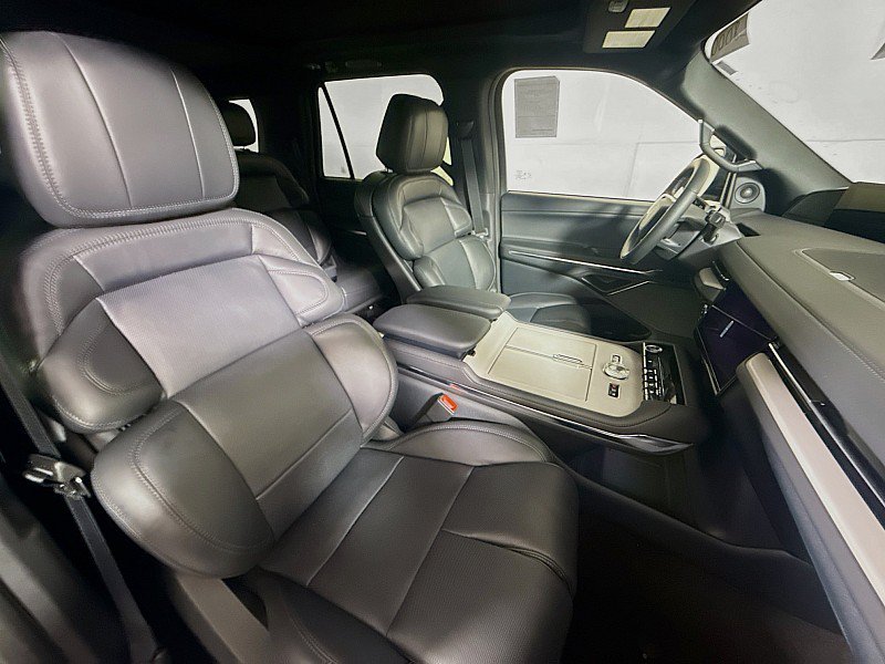 New 2027 Lincoln Navigator Reserve w/ Jet Appearance Package AWD/4WD image 32