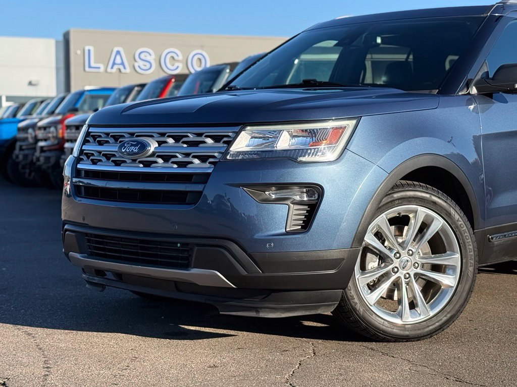 Used 2019 Ford Explorer XLT w/ Equipment Group 202A AWD/4WD image 2