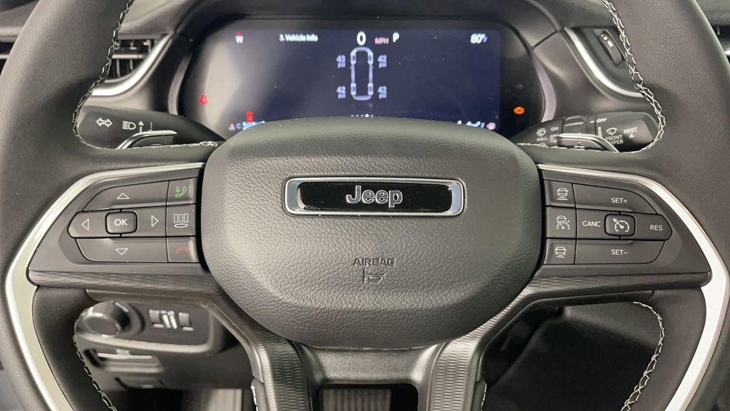 New 2025 Jeep Grand Cherokee L Laredo image 23