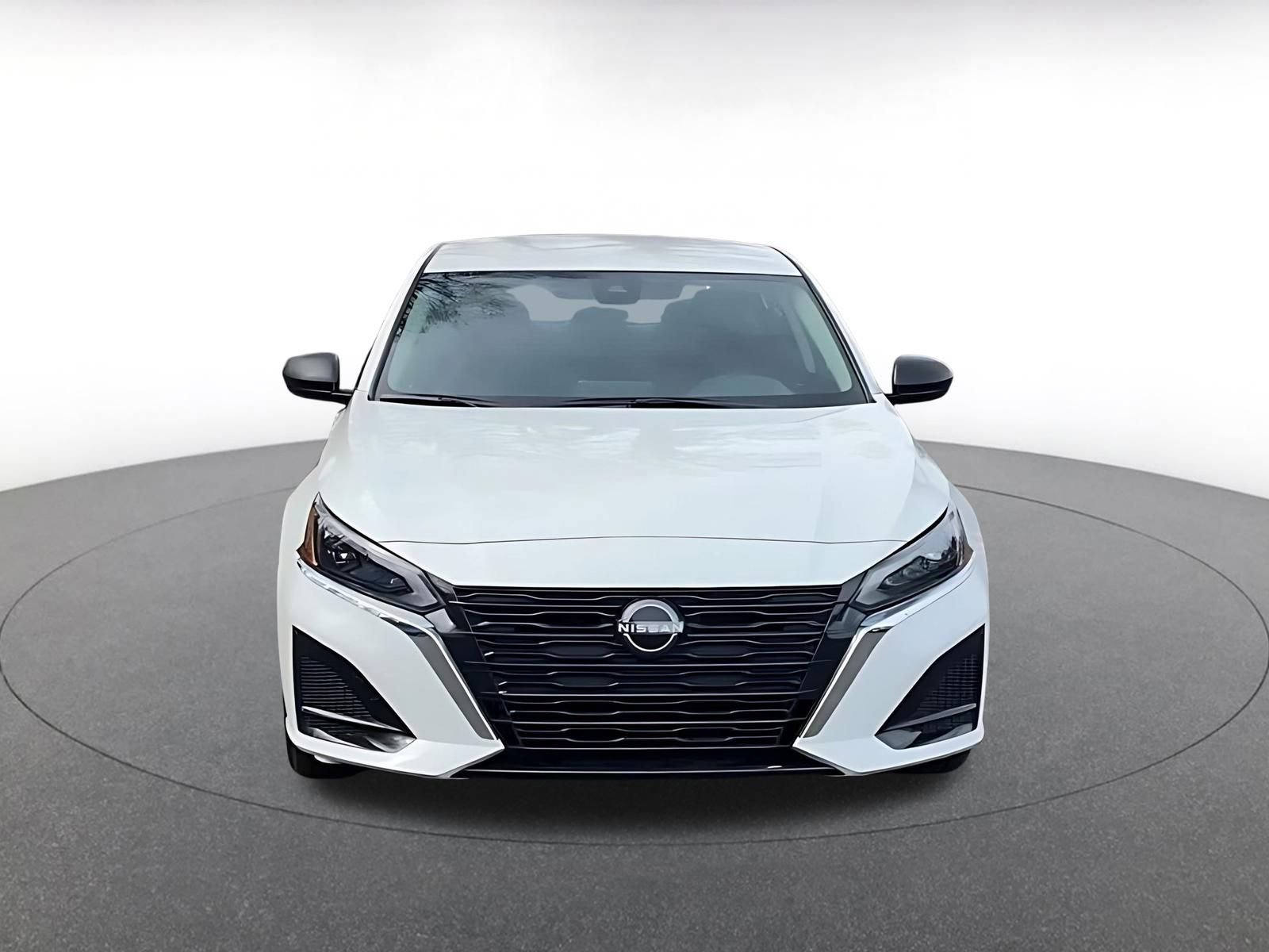 Used 2025 Nissan Altima 2.5 SV image 3