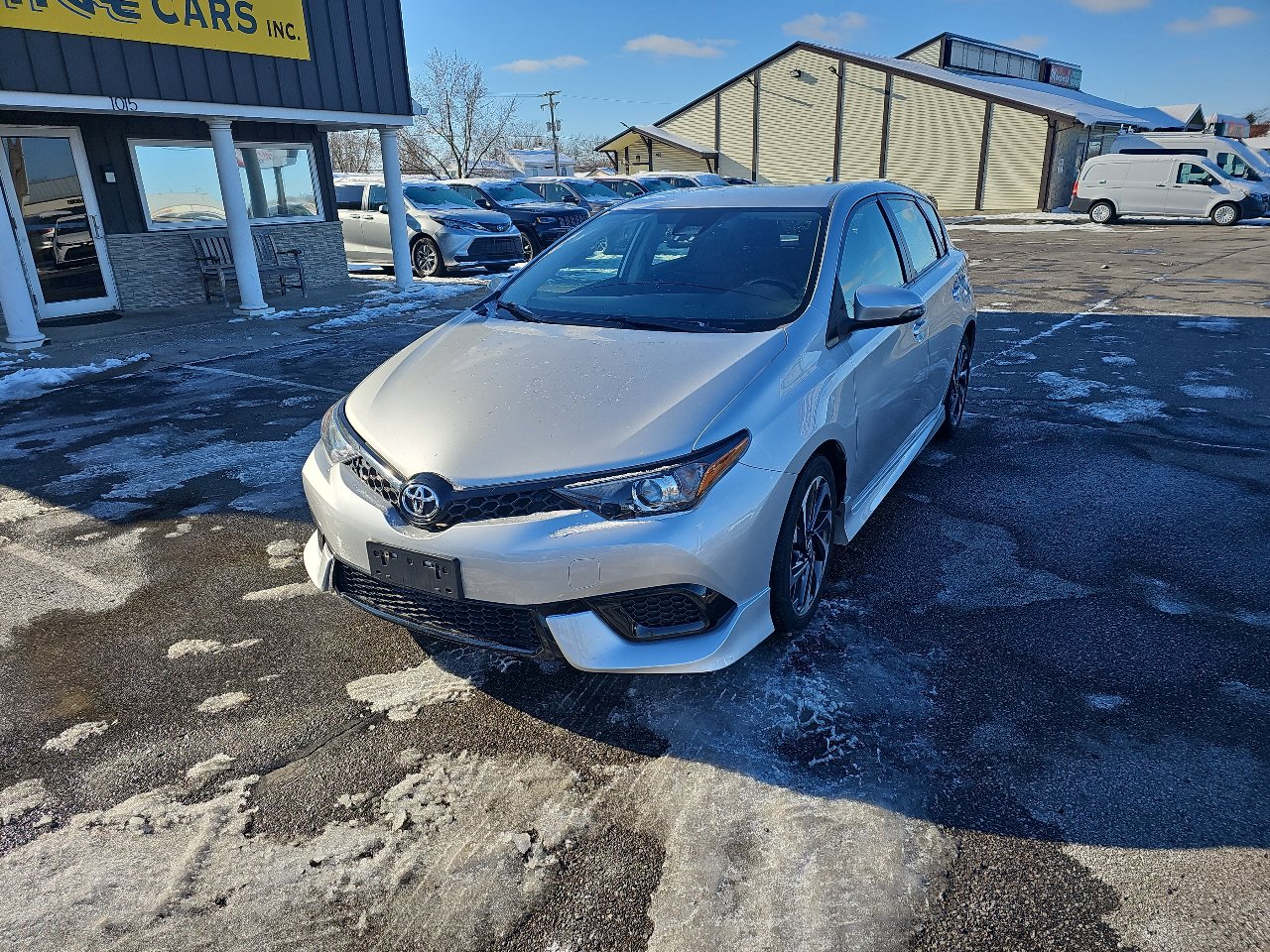 Used 2017 Toyota Corolla iM image 2