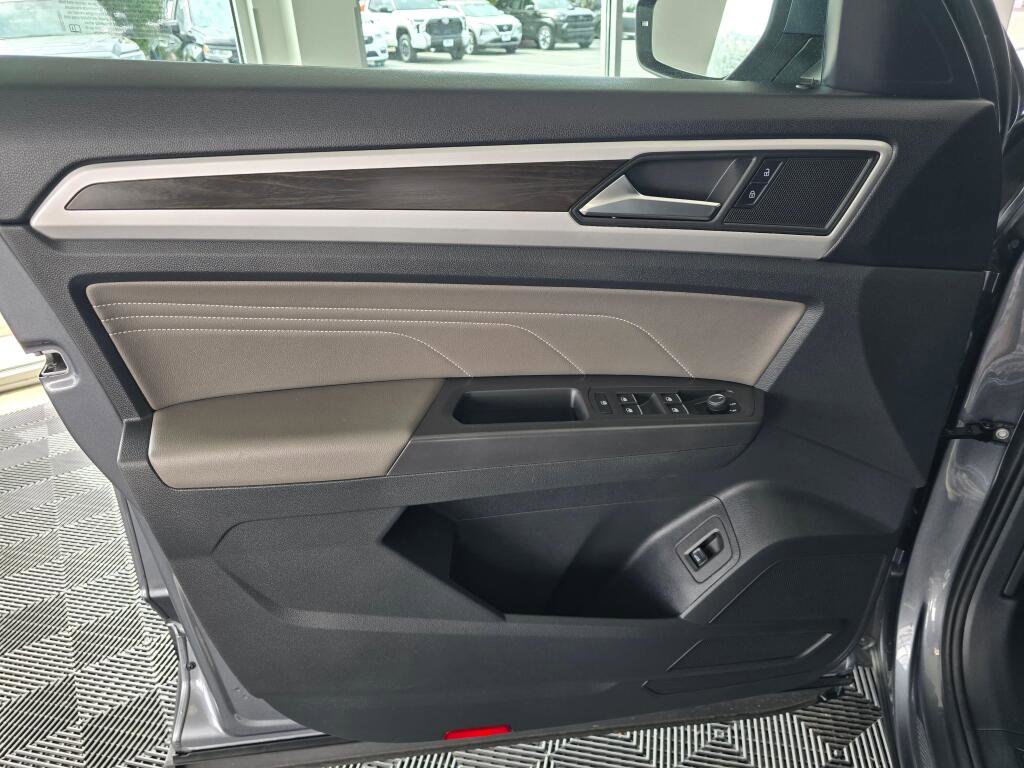 Used 2023 Volkswagen Atlas SE w/ Panoramic Sunroof Package AWD/4WD image 19
