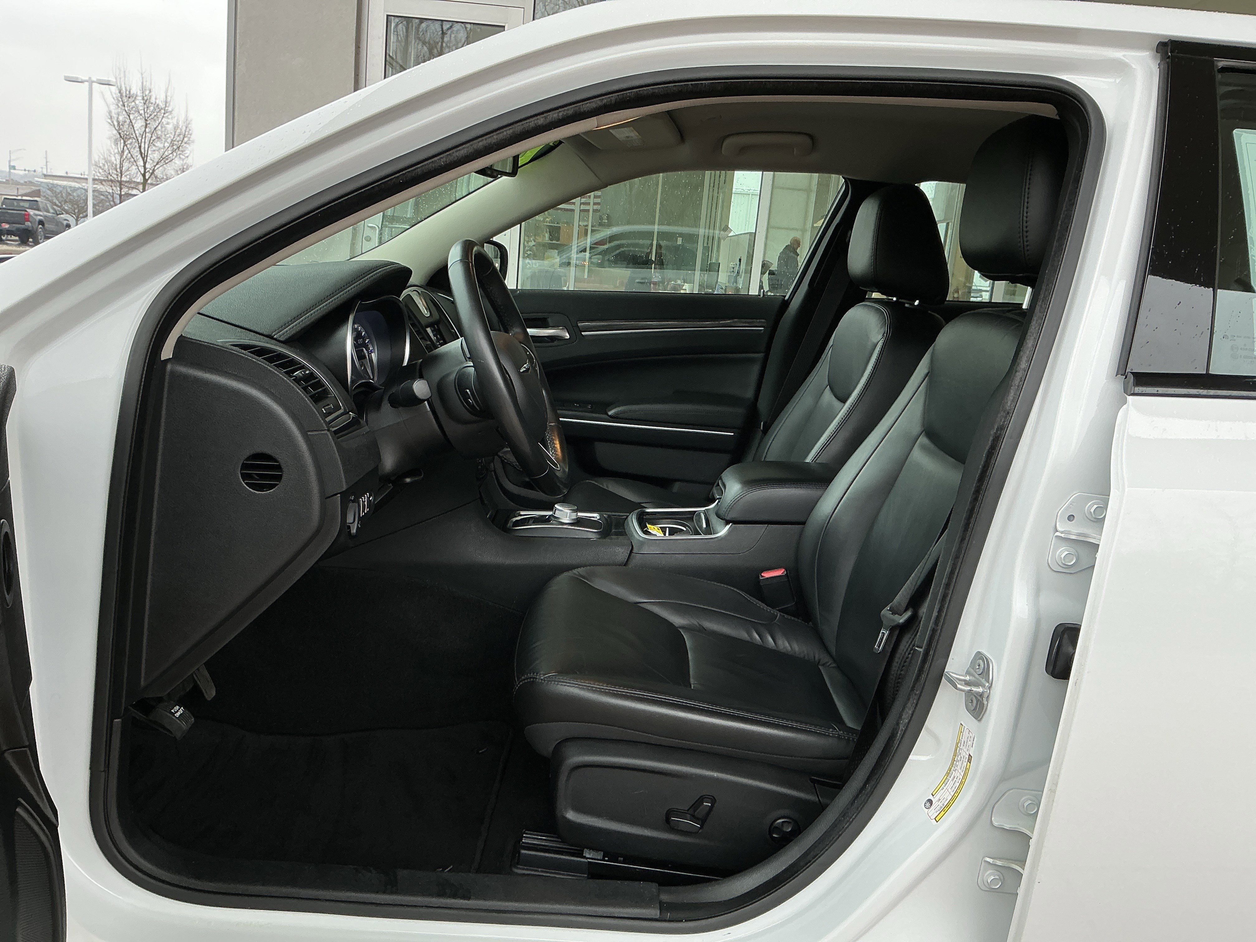 Used 2021 Chrysler 300 Touring L image 7