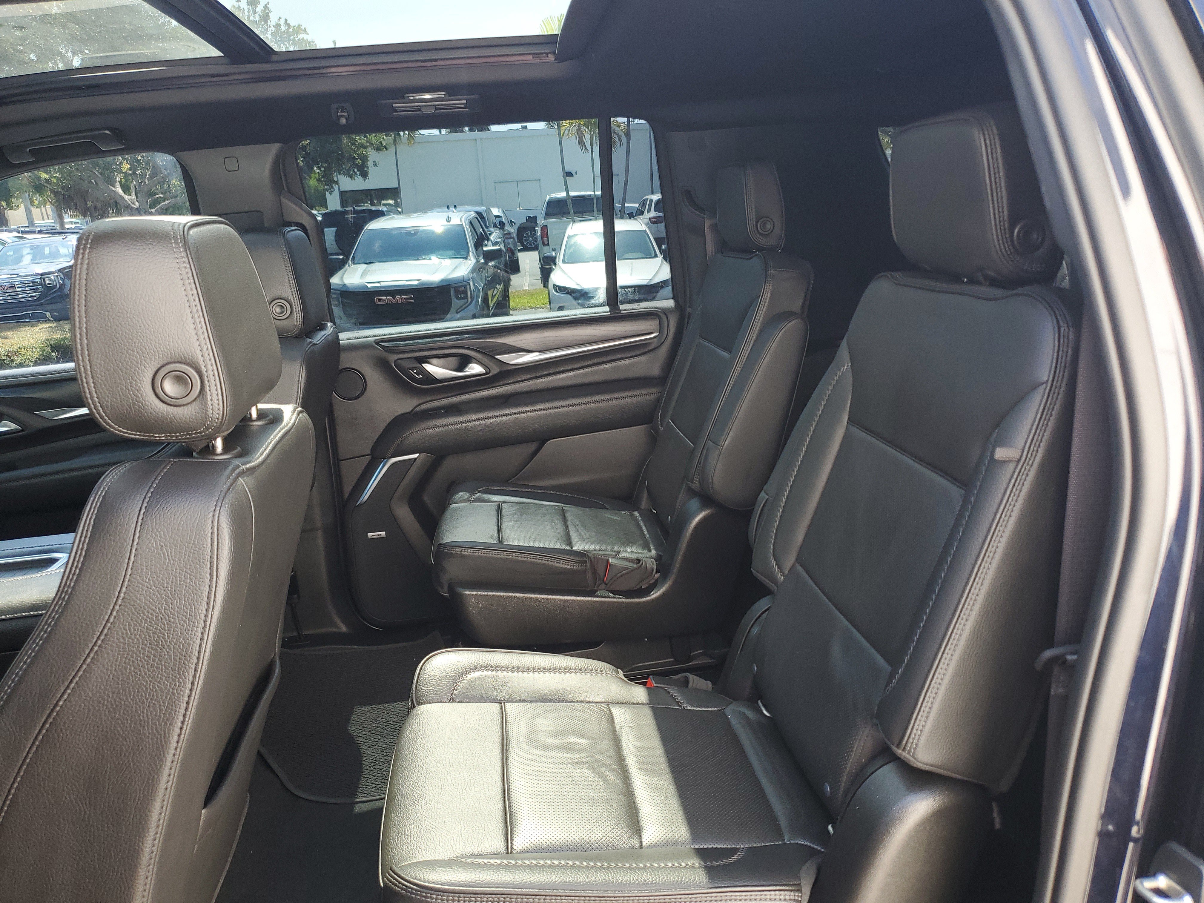 Certified 2021 GMC Yukon XL Denali w/ Denali Premium Package RWD image 14
