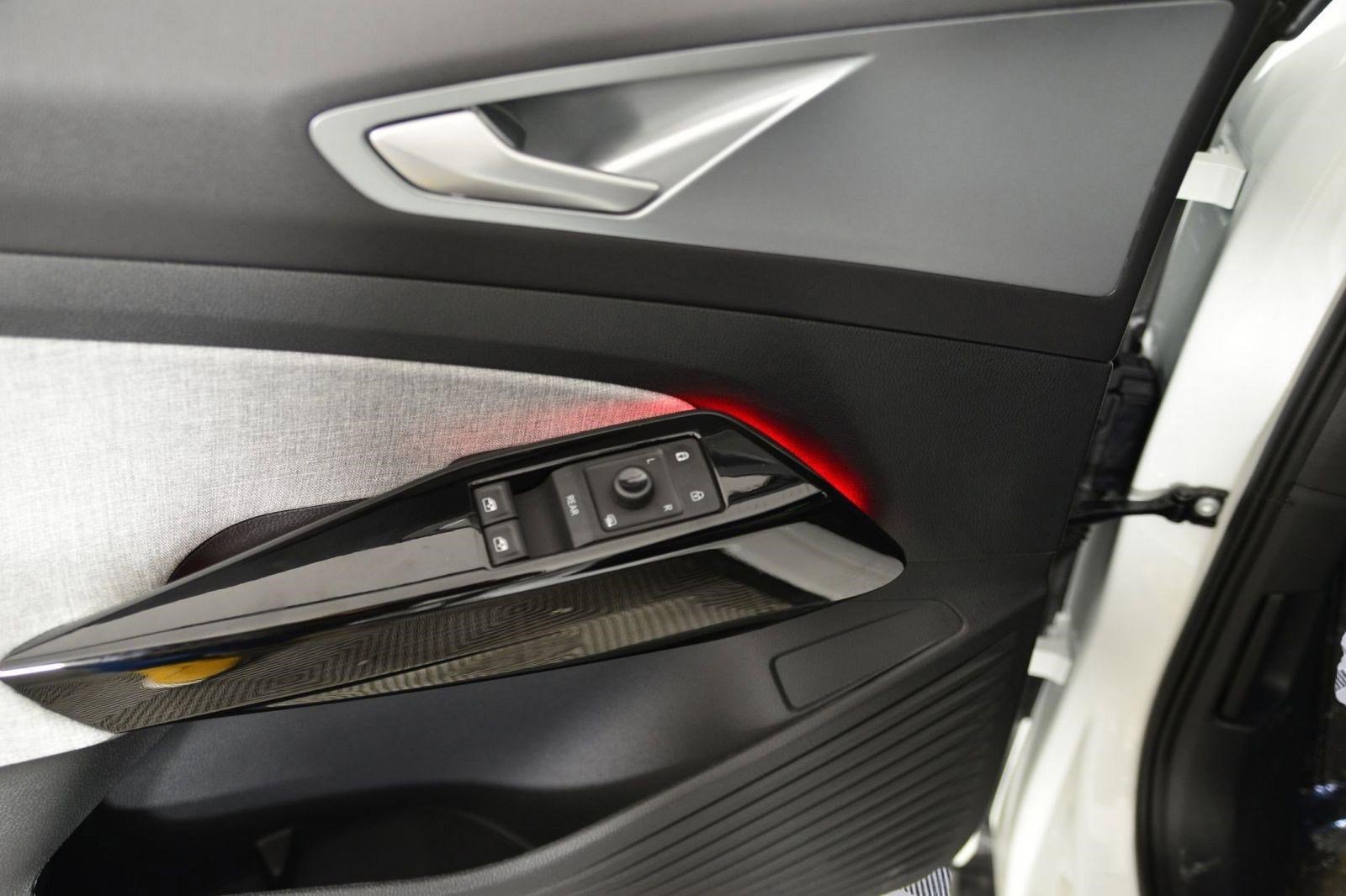 Used 2025 Volkswagen ID.4 Limited image 21