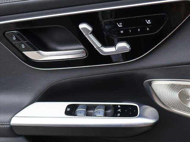 Used 2024 Mercedes-Benz GLC 300 4MATIC image 12
