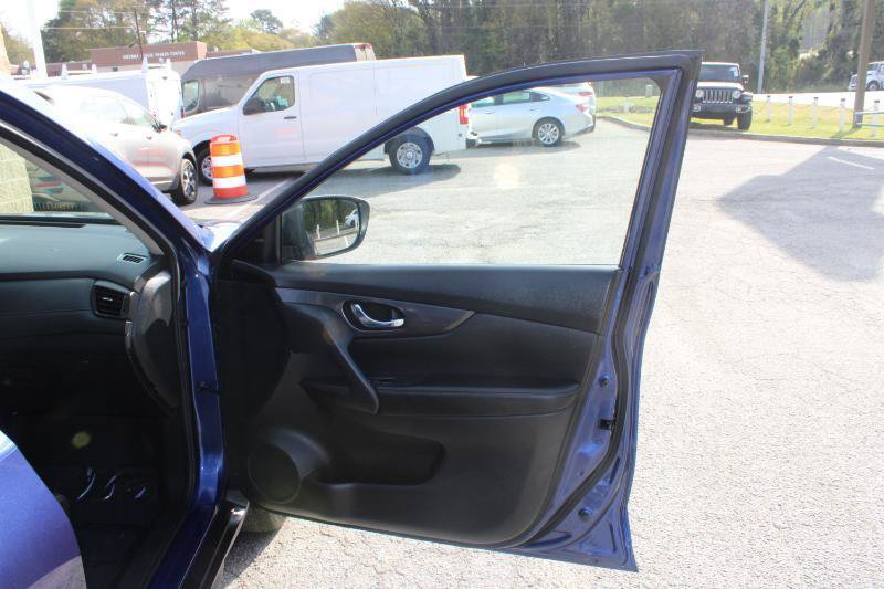 Used 2020 Nissan Rogue SV FWD image 16